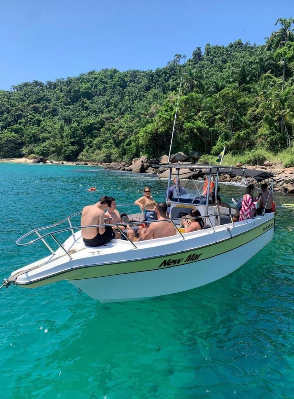 Passeio de lancha compartilhada em Itaguá · saída 10h 1