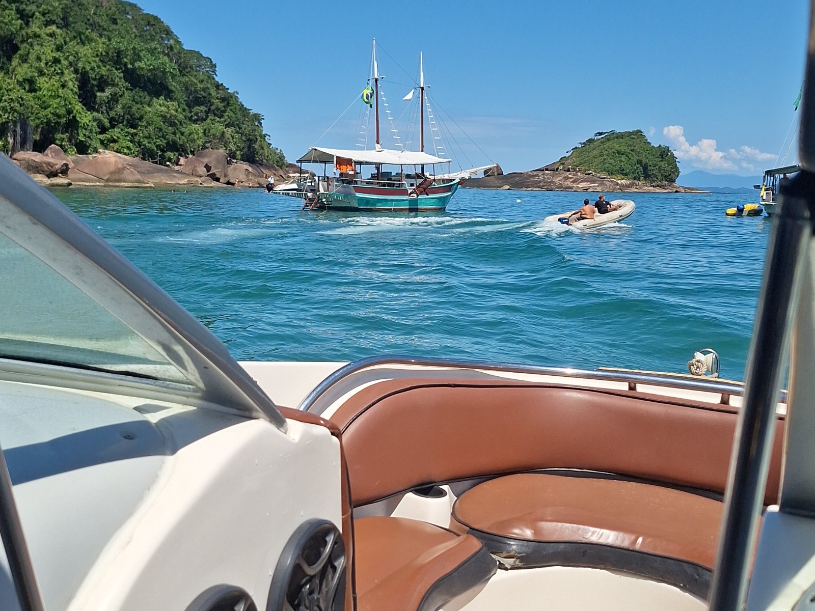 Passeio de lancha em Itaguá 5